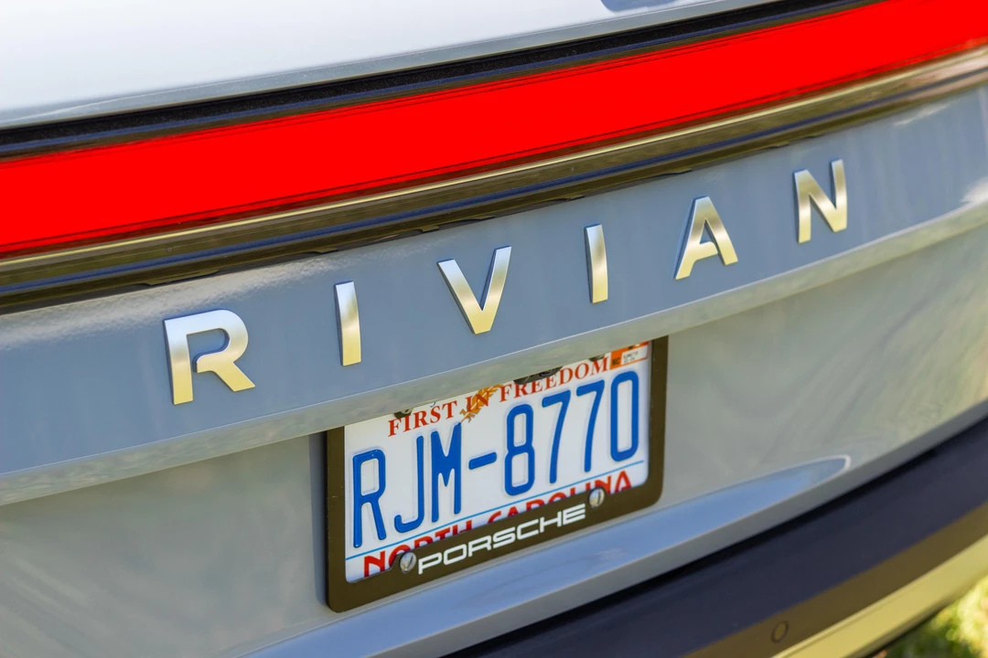 2023 Rivian R1S - Image 30 of 31