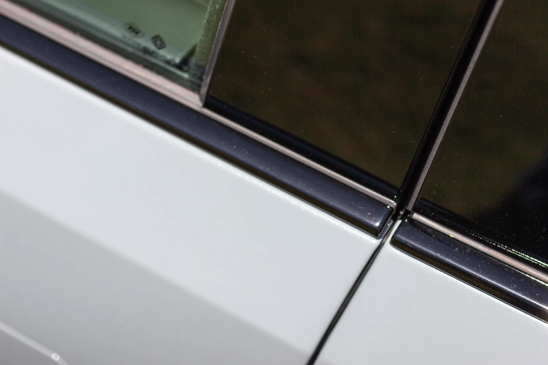 2023 Rivian R1S - Image 25 of 31