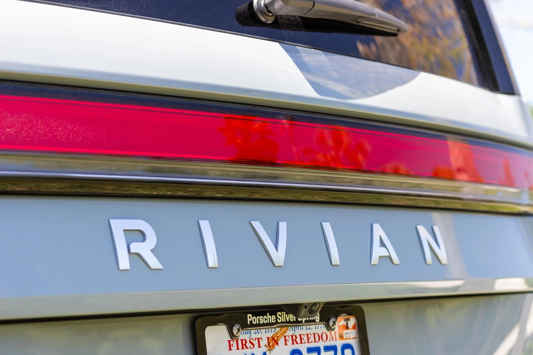 2023 Rivian R1S - Image 31 of 31
