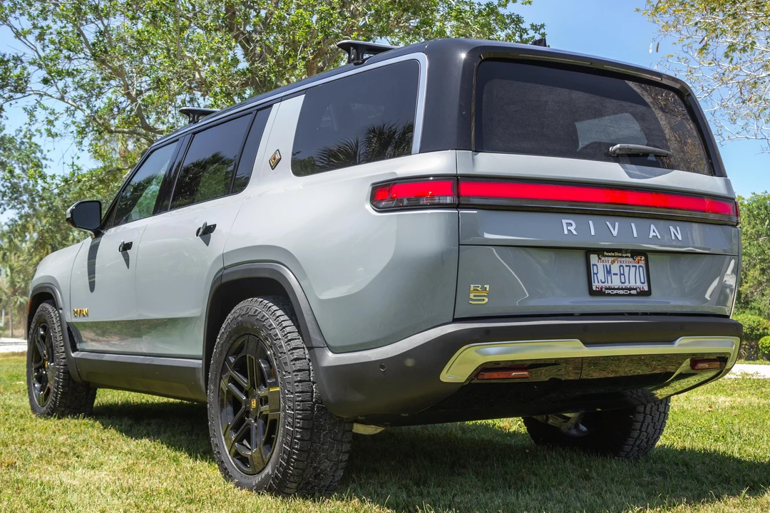 2023 Rivian R1S - Image 4 of 31