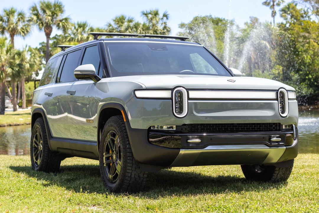 2023 Rivian R1S - Image 11 of 31