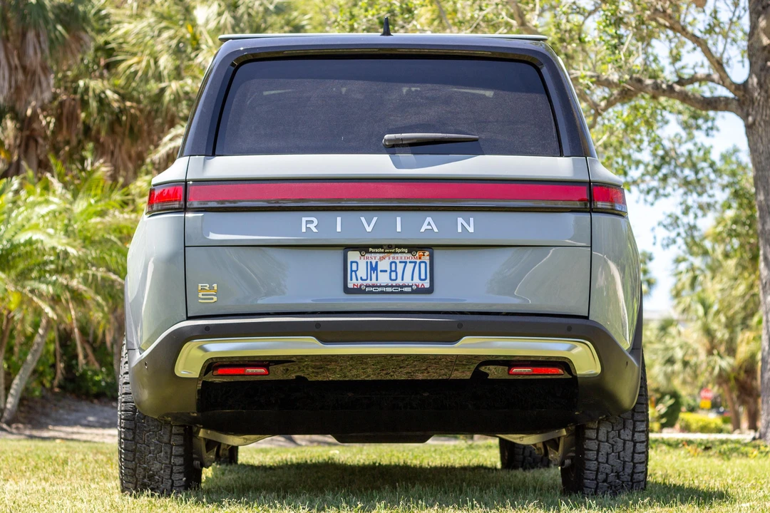 2023 Rivian R1S - Image 5 of 31