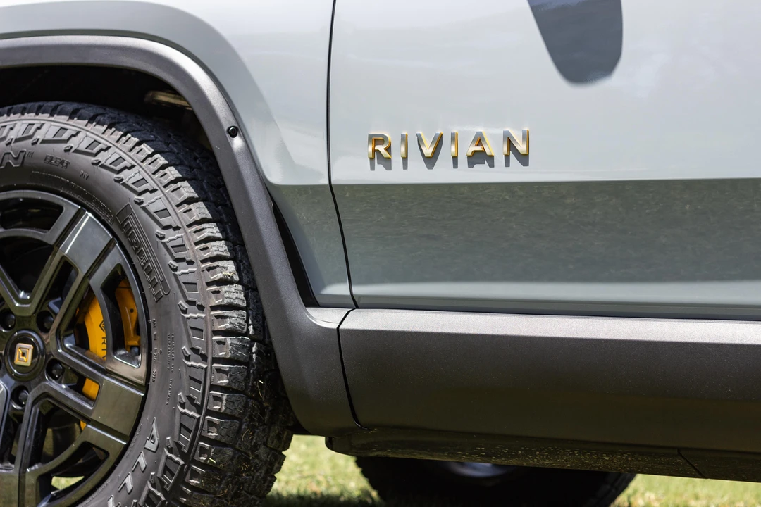 2023 Rivian R1S - Image 22 of 31