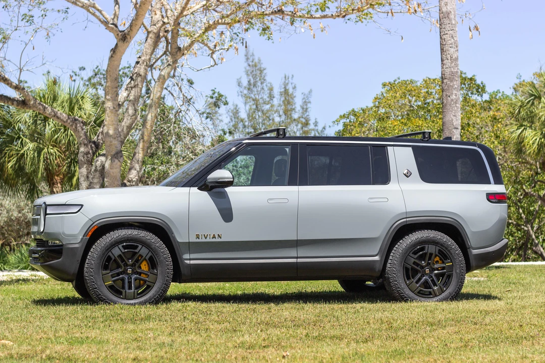 2023 Rivian R1S - Image 6 of 31