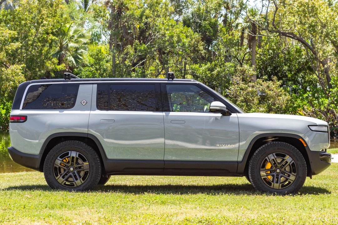 2023 Rivian R1S - Image 3 of 31