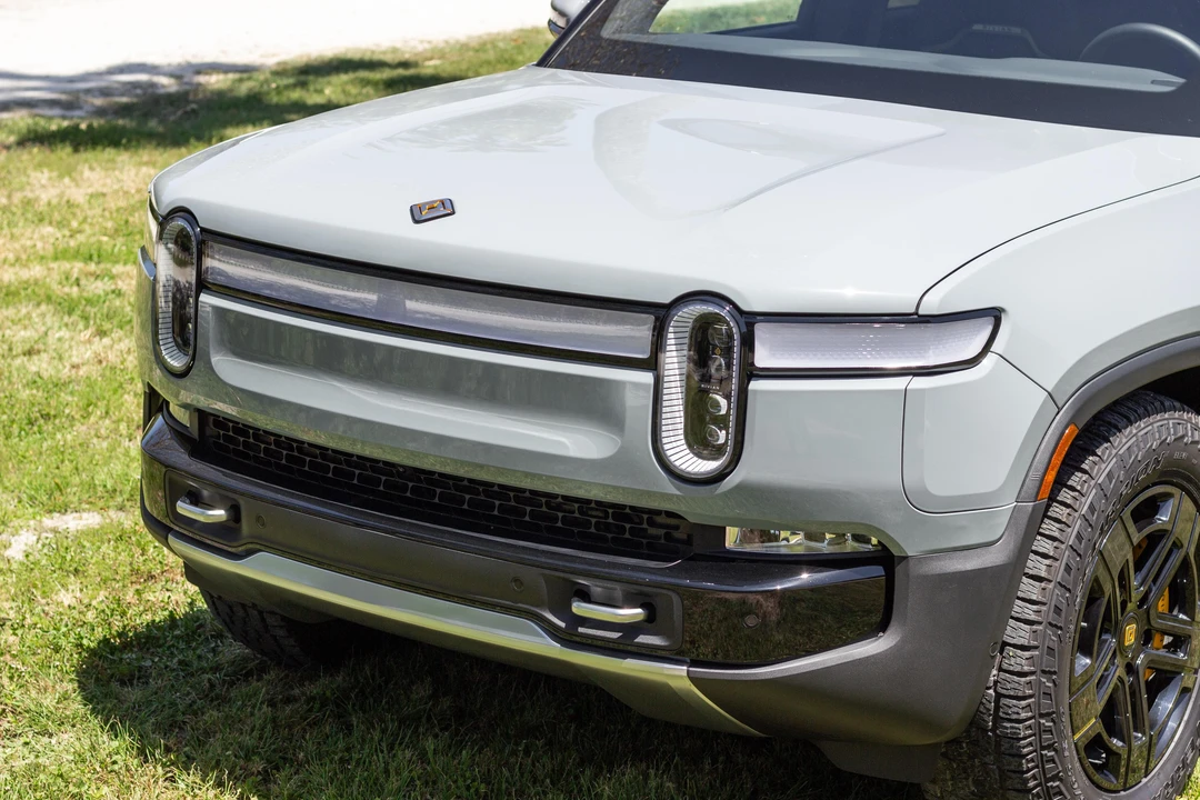 2023 Rivian R1S - Image 13 of 31
