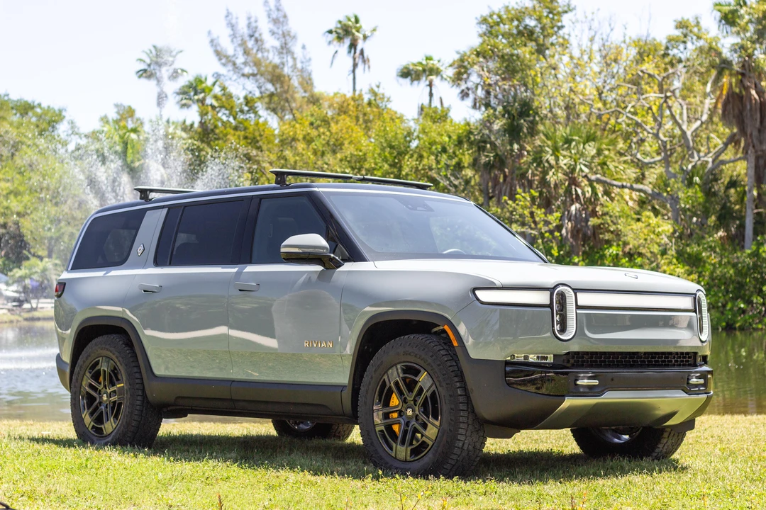 2023 Rivian R1S - Image 9 of 31