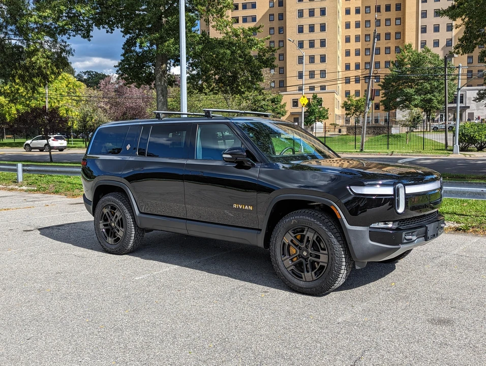 2023 Rivian R1S - Image 21 of 31