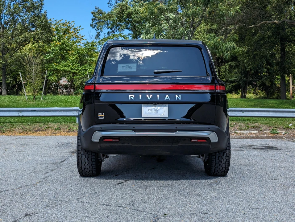 2023 Rivian R1S - Image 14 of 31