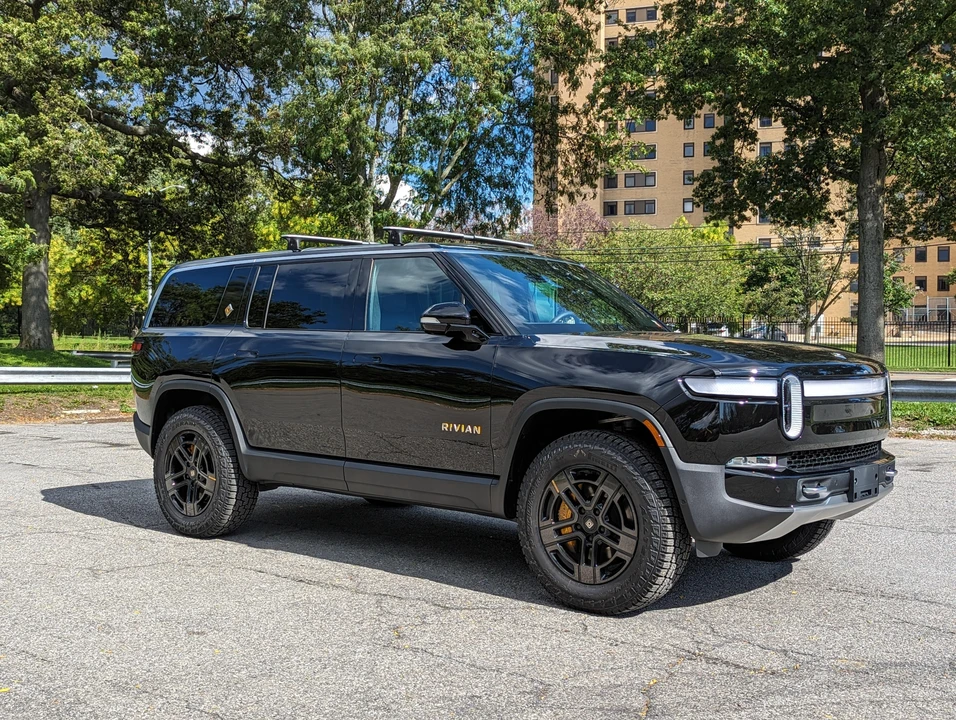 2023 Rivian R1S - Image 22 of 31
