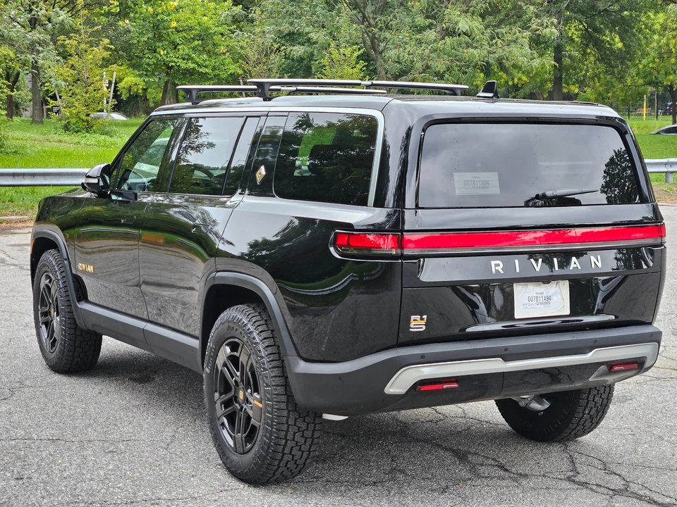 2023 Rivian R1S - Image 13 of 31