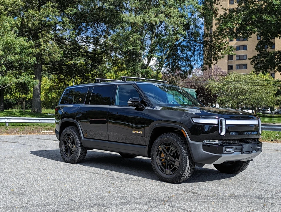2023 Rivian R1S - Image 23 of 31