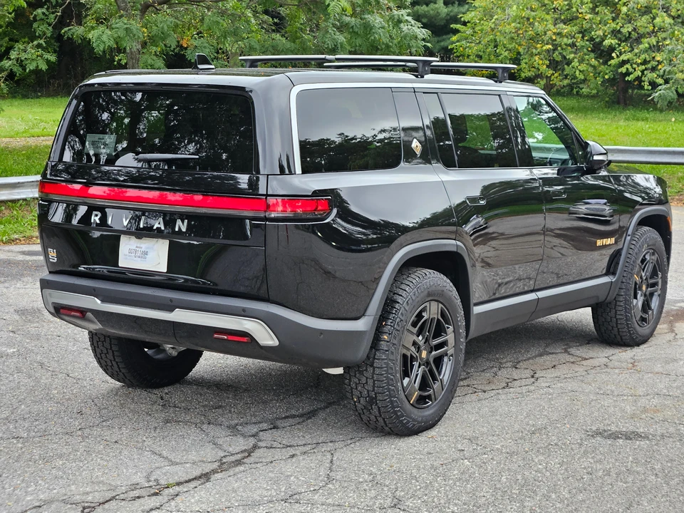2023 Rivian R1S - Image 18 of 31