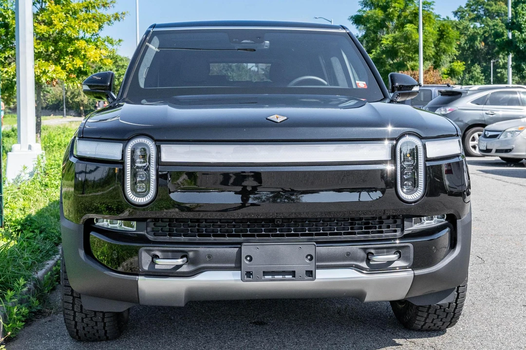 2023 Rivian R1S - Image 2 of 31