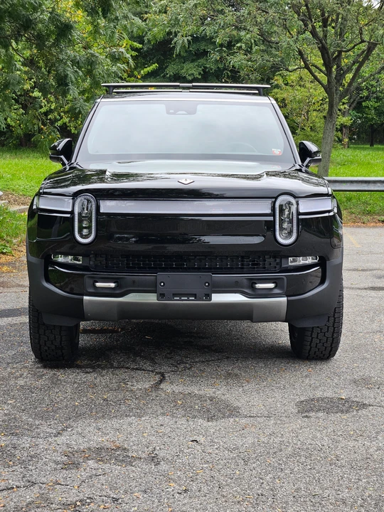 2023 Rivian R1S - Image 8 of 31