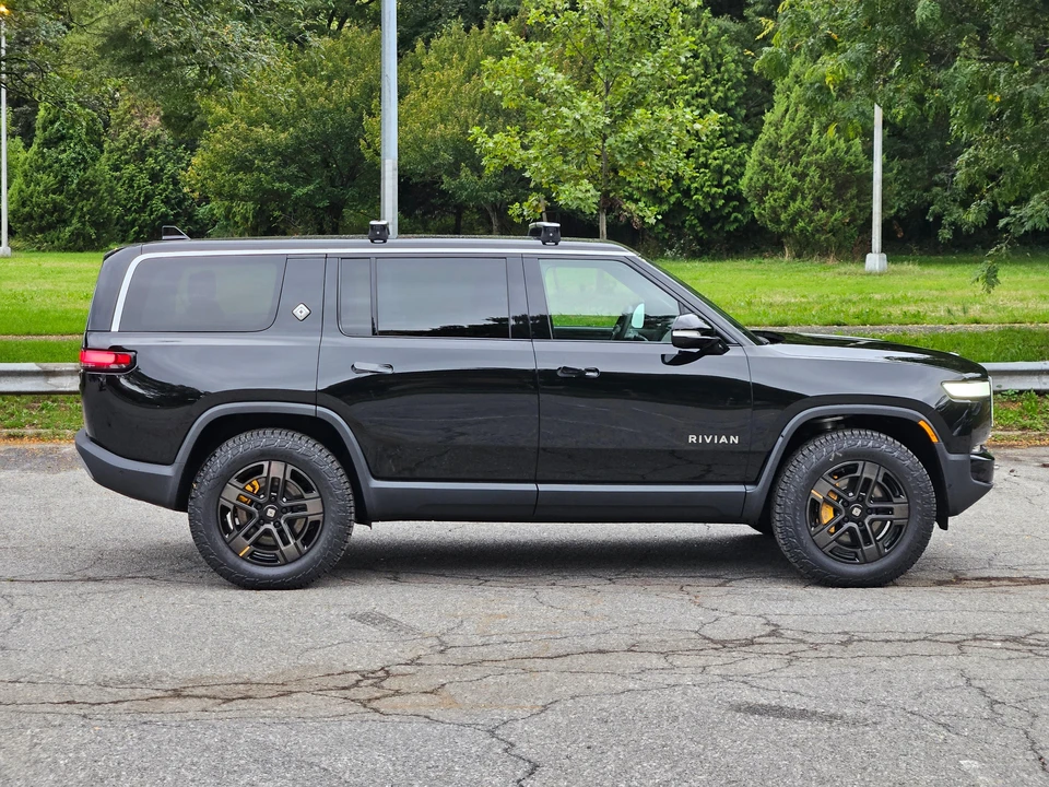 2023 Rivian R1S - Image 19 of 31