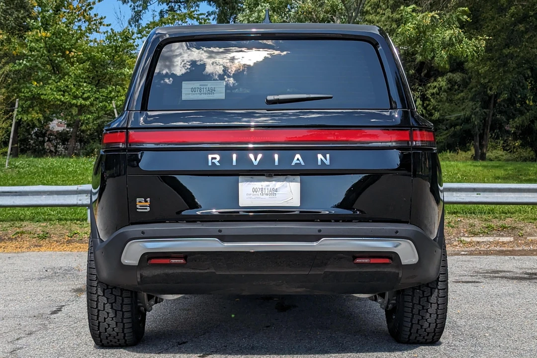 2023 Rivian R1S - Image 5 of 31