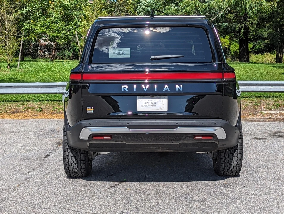 2023 Rivian R1S - Image 16 of 31