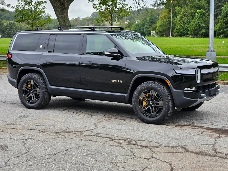 2023 Rivian R1S - Image 20 of 31