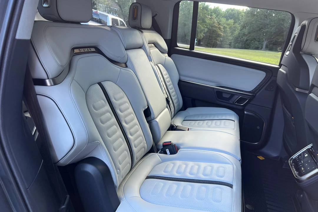 2023 Rivian R1S - Image 25 of 31