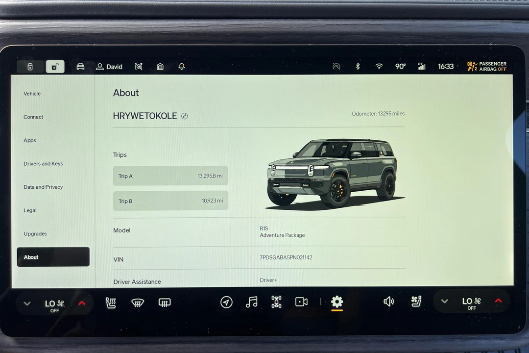 2023 Rivian R1S - Image 26 of 31