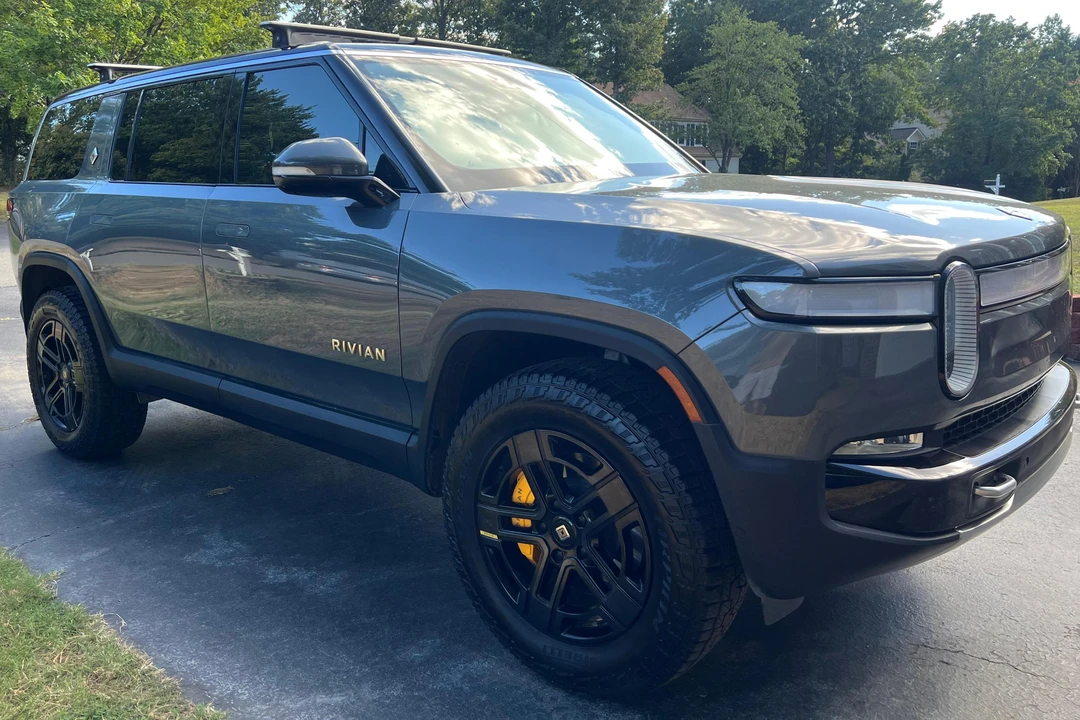 2023 Rivian R1S - Image 3 of 31