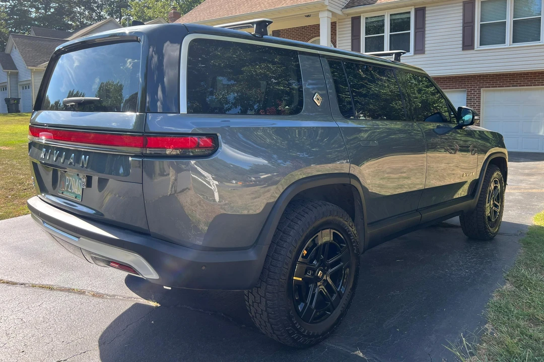 2023 Rivian R1S - Image 4 of 31