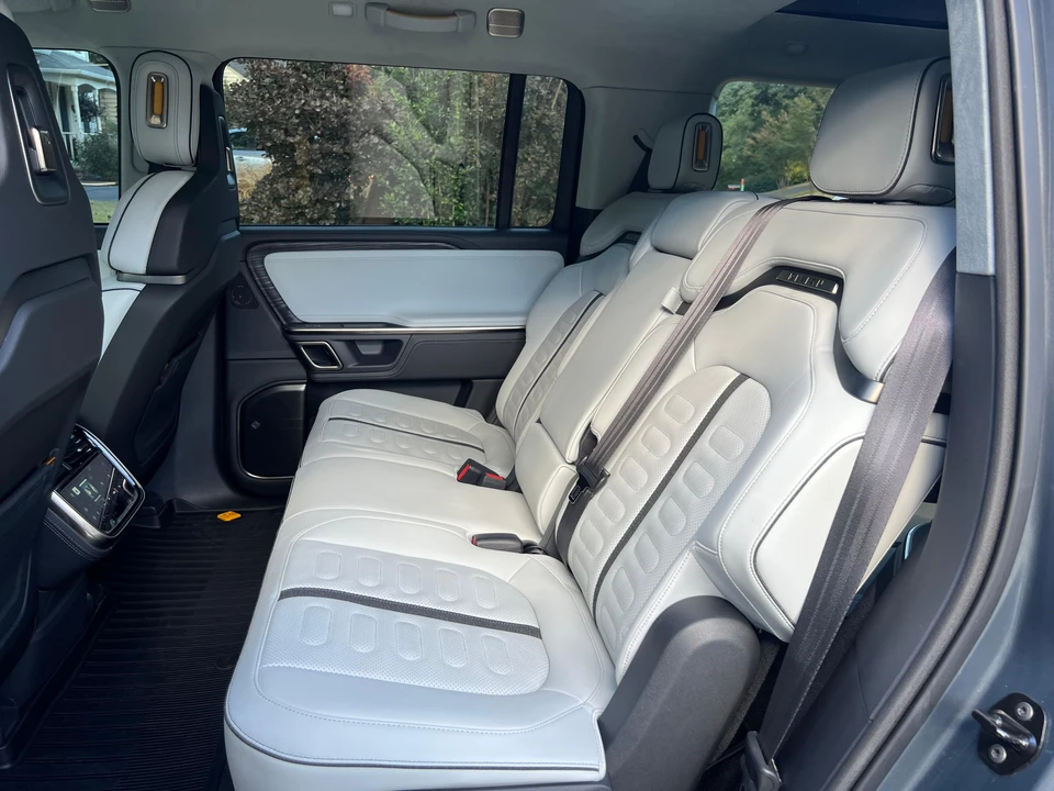 2023 Rivian R1S - Image 31 of 31