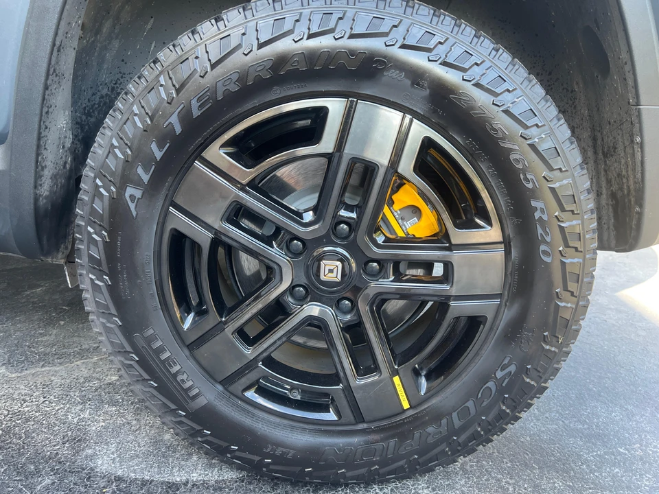 2023 Rivian R1S - Image 19 of 31