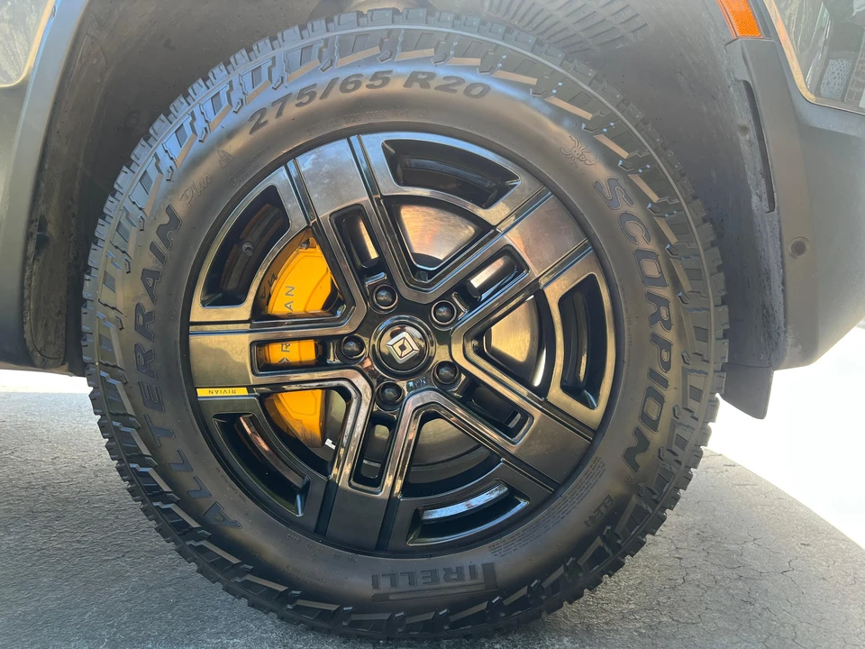 2023 Rivian R1S - Image 21 of 31