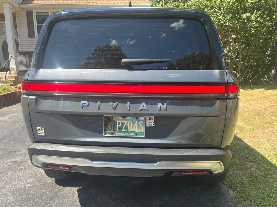 2023 Rivian R1S - Image 10 of 31