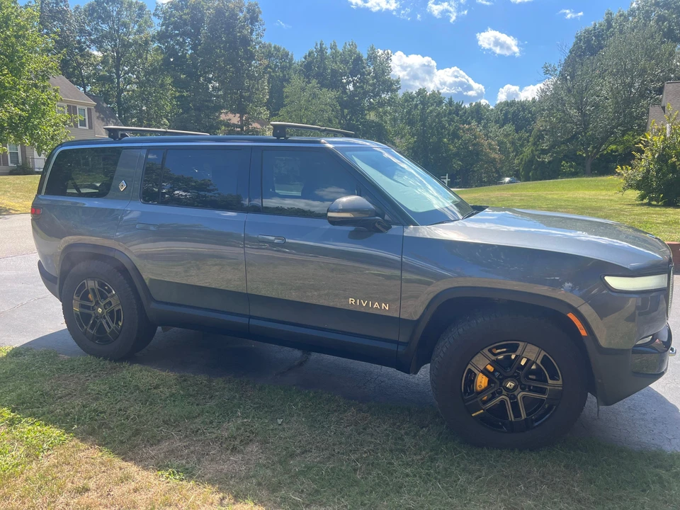 2023 Rivian R1S - Image 16 of 31