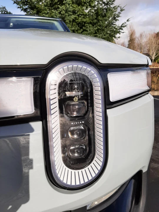 2023 Rivian R1S - Image 19 of 31