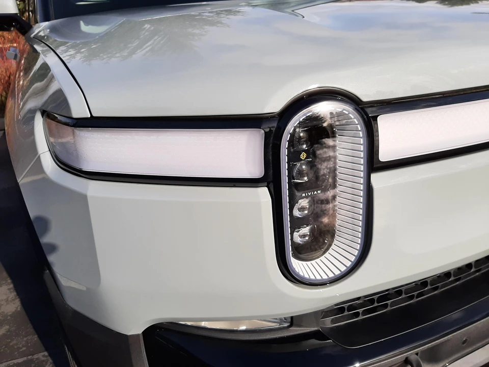2023 Rivian R1S - Image 16 of 31