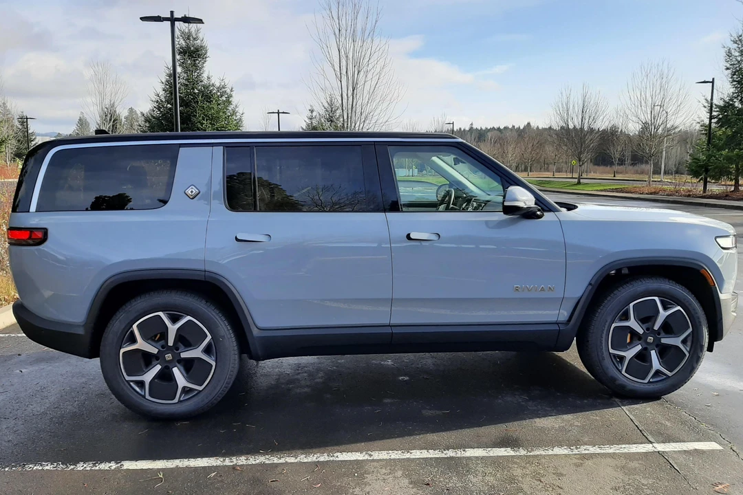 2023 Rivian R1S - Image 3 of 31