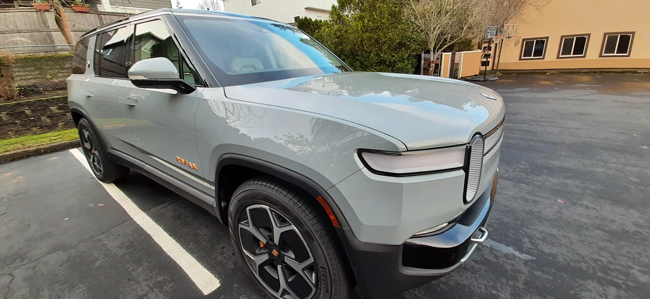 2023 Rivian R1S - Image 15 of 31