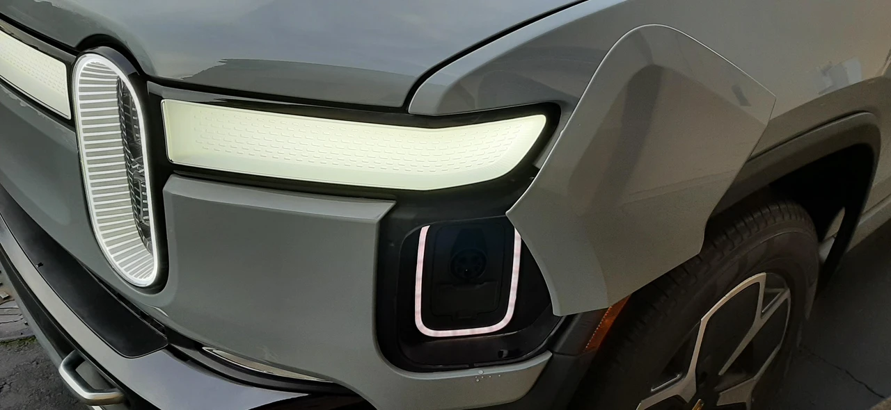 2023 Rivian R1S - Image 22 of 31