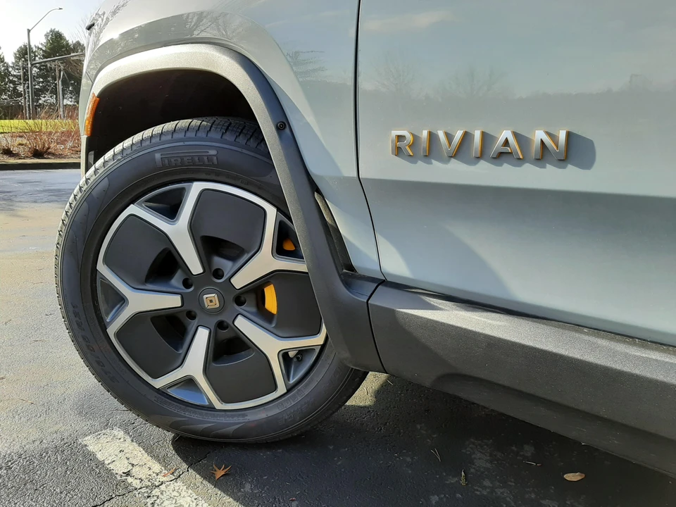 2023 Rivian R1S - Image 30 of 31