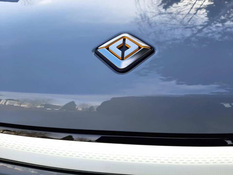 2023 Rivian R1S - Image 18 of 31
