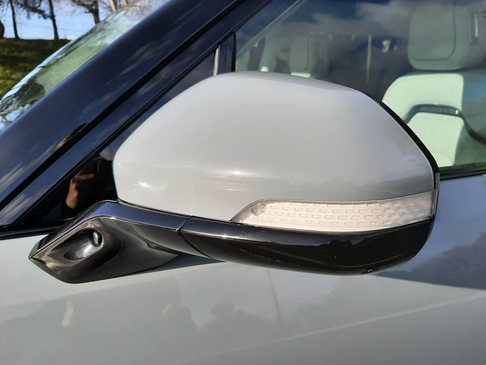 2023 Rivian R1S - Image 27 of 31