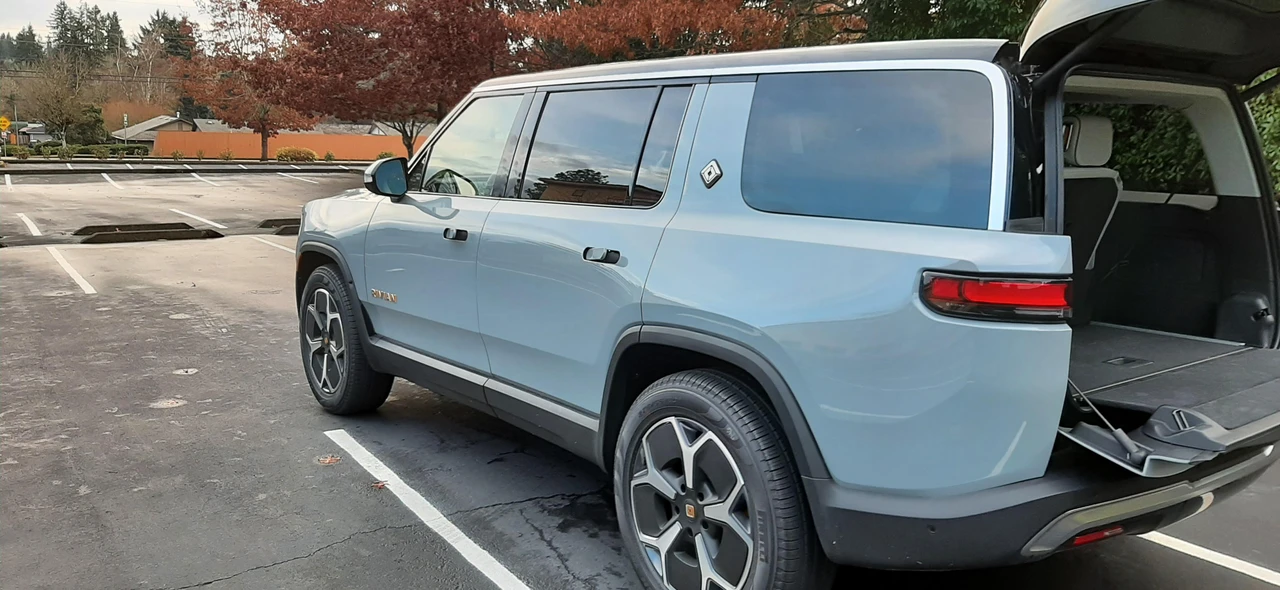 2023 Rivian R1S - Image 31 of 31