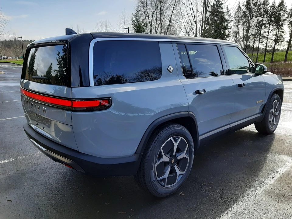 2023 Rivian R1S - Image 13 of 31