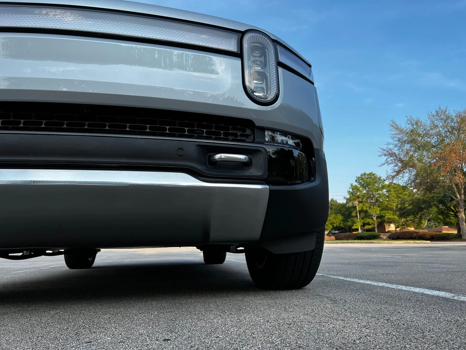 2023 Rivian R1S - Image 26 of 31