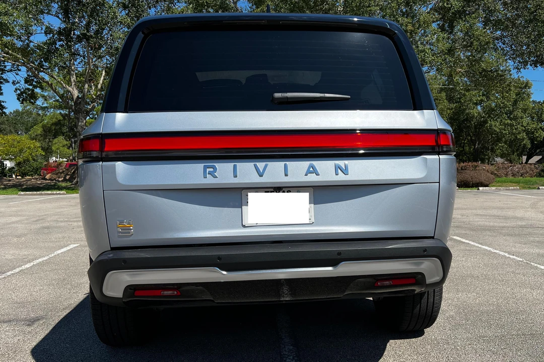 2023 Rivian R1S - Image 5 of 31