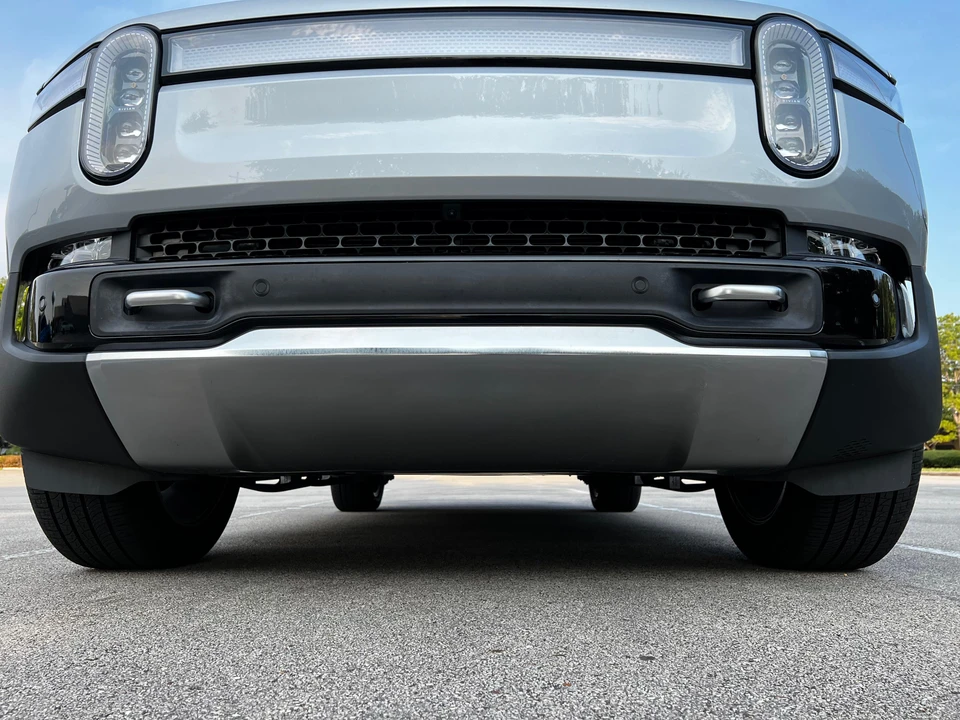 2023 Rivian R1S - Image 25 of 31