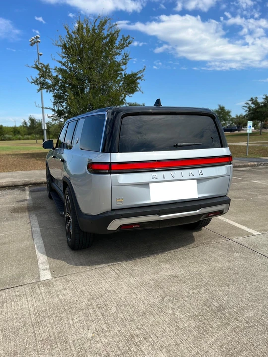 2023 Rivian R1S - Image 13 of 31