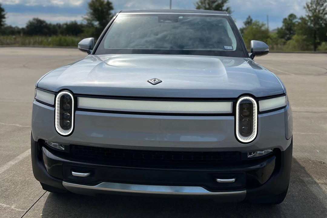 2023 Rivian R1S - Image 2 of 31