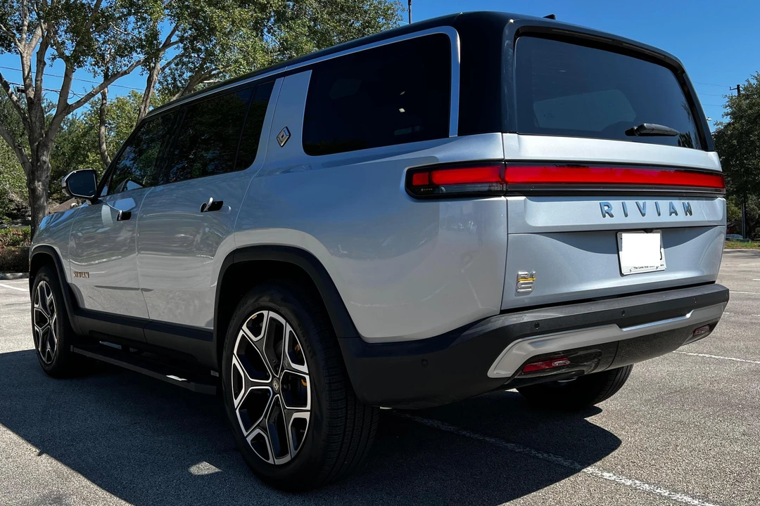 2023 Rivian R1S - Image 4 of 31