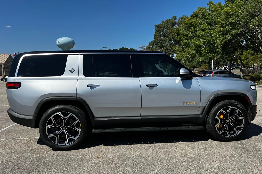 2023 Rivian R1S - Image 3 of 31