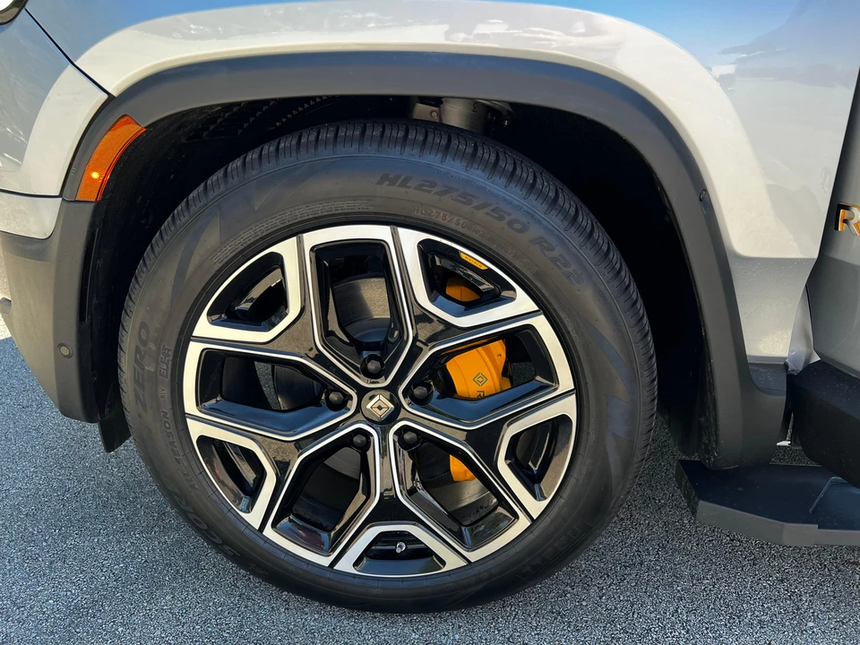 2023 Rivian R1S - Image 31 of 31